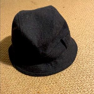 Black bucket hat